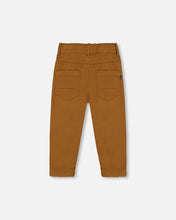 Load image into Gallery viewer, deux par deux Boys Stretch Twill Pleated Knee Jogger Pants - Caramel Brown
