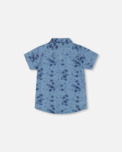 Load image into Gallery viewer, deux par deux Boys Printed Chambray Short Sleeve Shirt - Pale Blue And Navy
