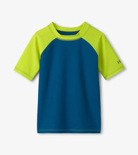 Load image into Gallery viewer, Hatley Boys Star Sapphire Short Sleeve Rashguard
